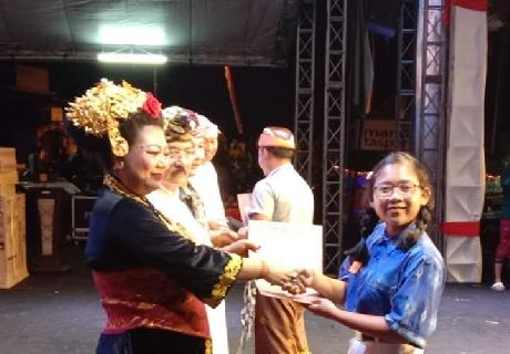 Penghargaan dari Ibu Buparti Karangasem tahun 2019